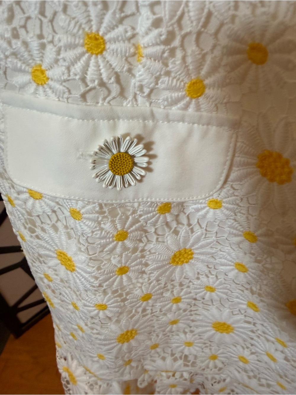 Lilly Pulitzer White Daisy Lace Dress with Yellow Centers NWT 8 - Picture 5 of 10